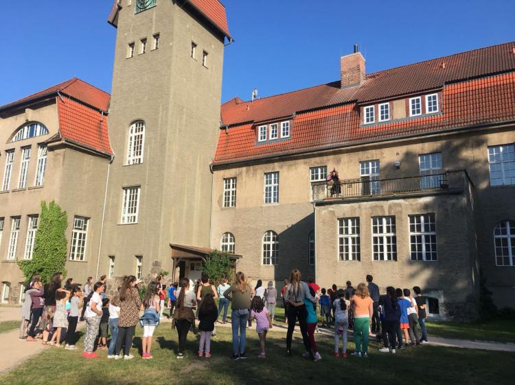 Die Schulen des Friedens stärken die Integration durch Freizeiten in verschiedenen deutschen Städten
